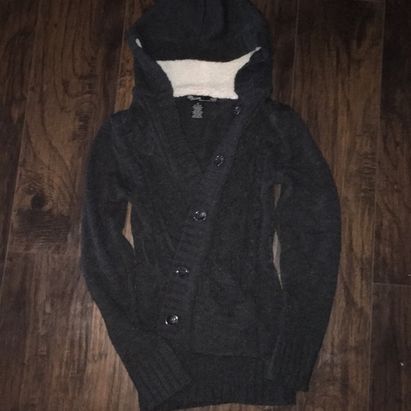 Winter cardigan sweater - Picture 1 of 3